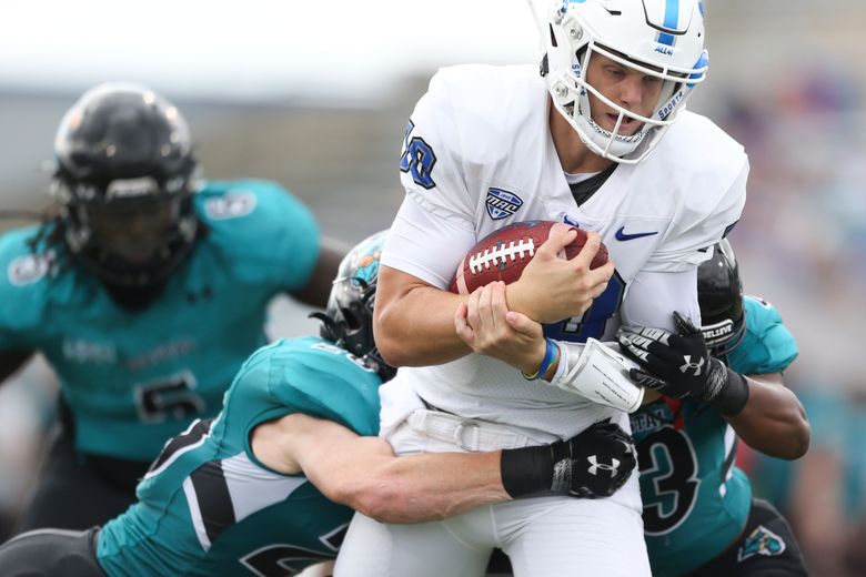 No. 16 Coastal Carolina holds on to beat Buffalo 28-25