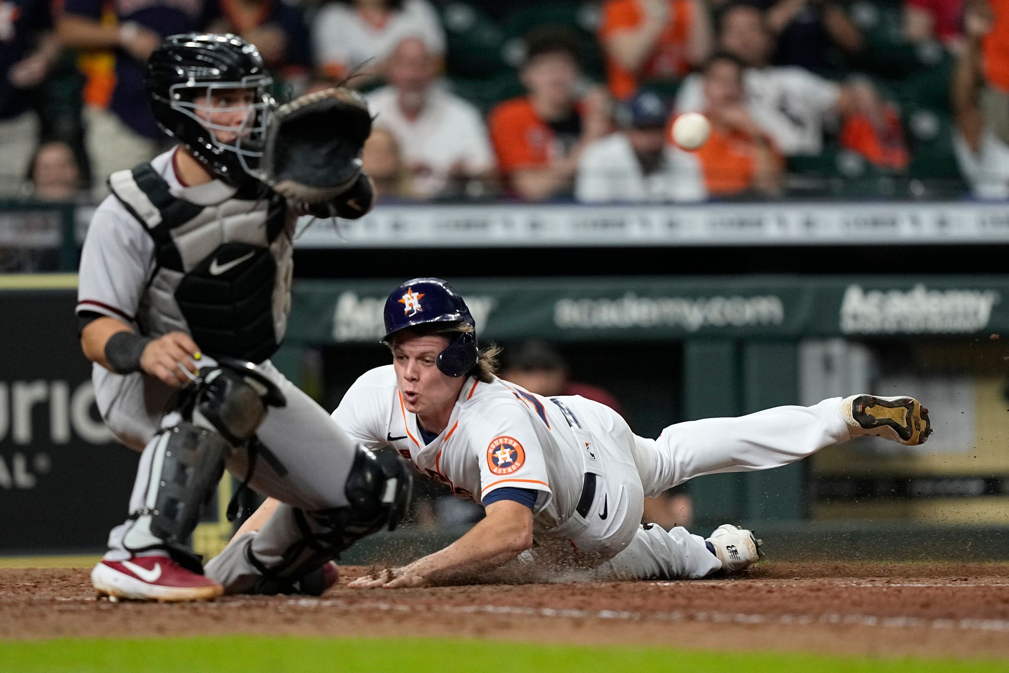 Kole Calhoun hits 2 home runs to lead Diamondbacks over Astros