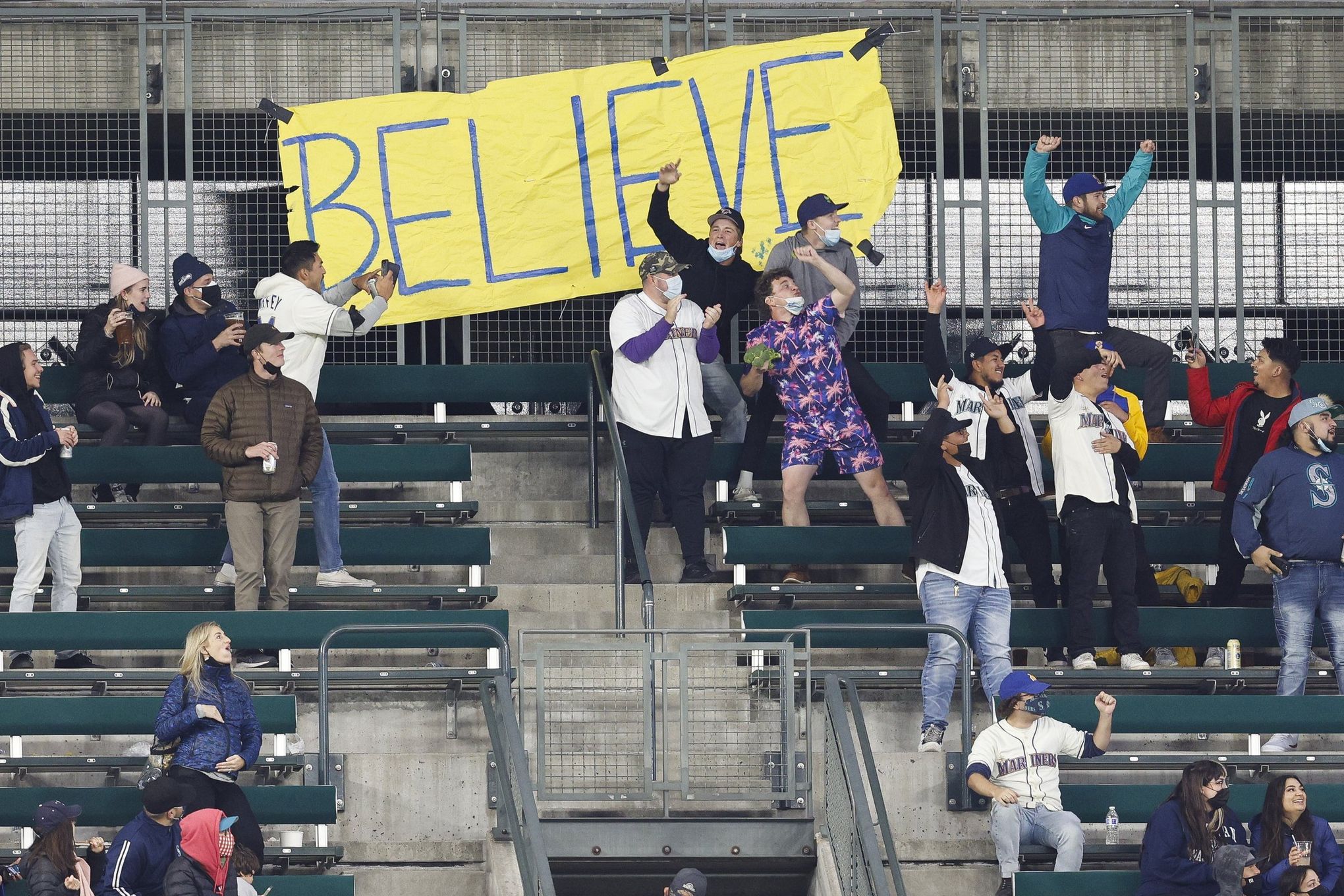 Stop everything, Seattle! The Mariners need you focused on the magic