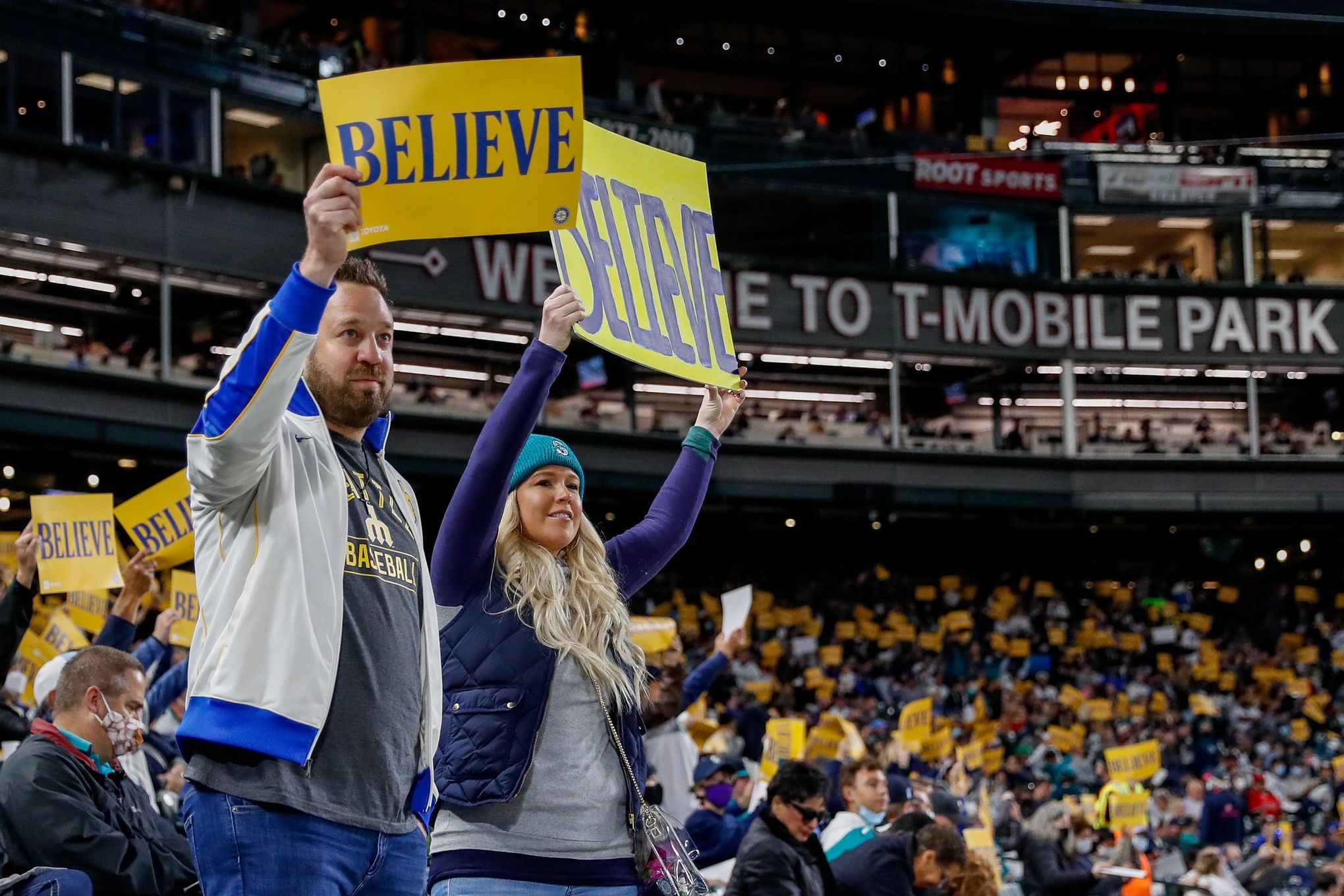 Beautiful day': Mariners welcome full crowds back to T-Mobile Park