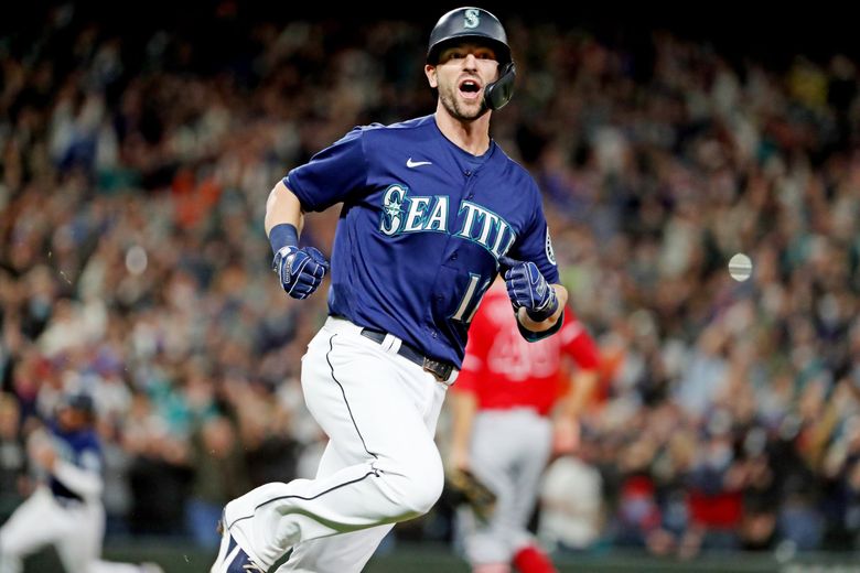 Mitch Haniger plays hero in win to keep Mariners' postseason dreams alive  with one game left