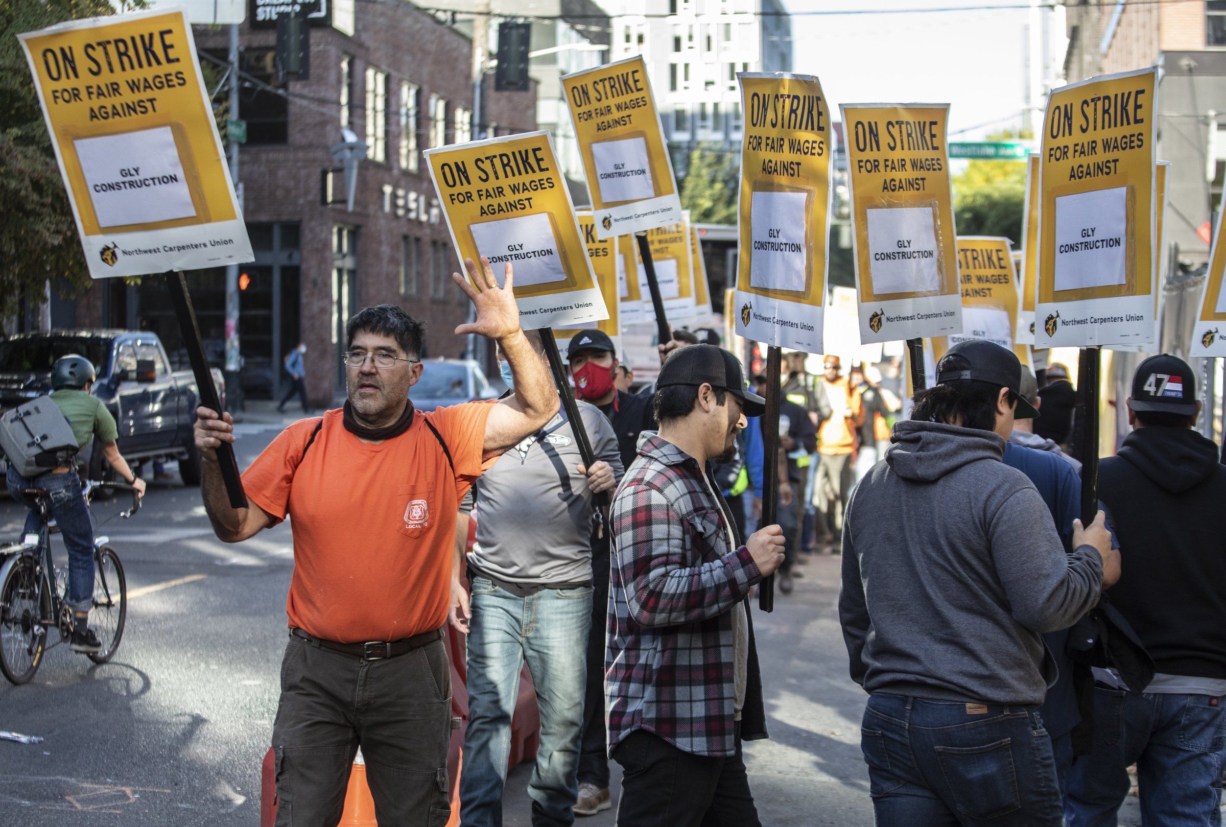 Carpenters approve contract, end strike that slowed Seattle-area