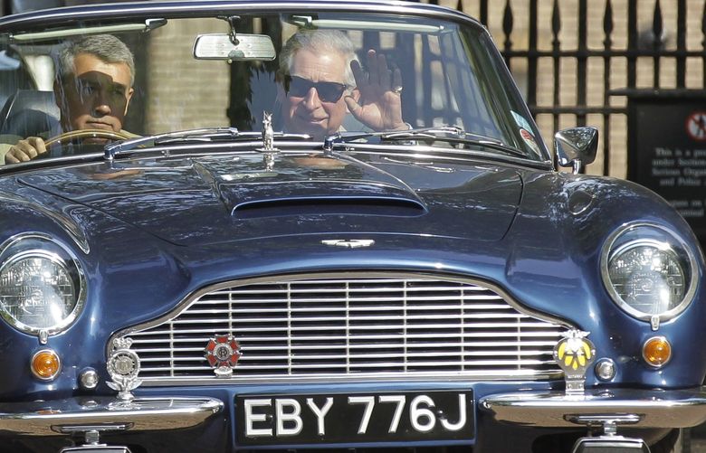 Queen Elizabeth II uses cane to walk into Westminster Abbey | The ...