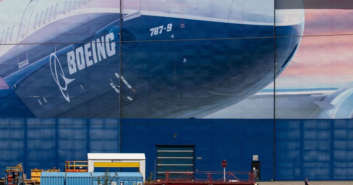 Boeing will require all employees to be vaccinated, despite wary labor