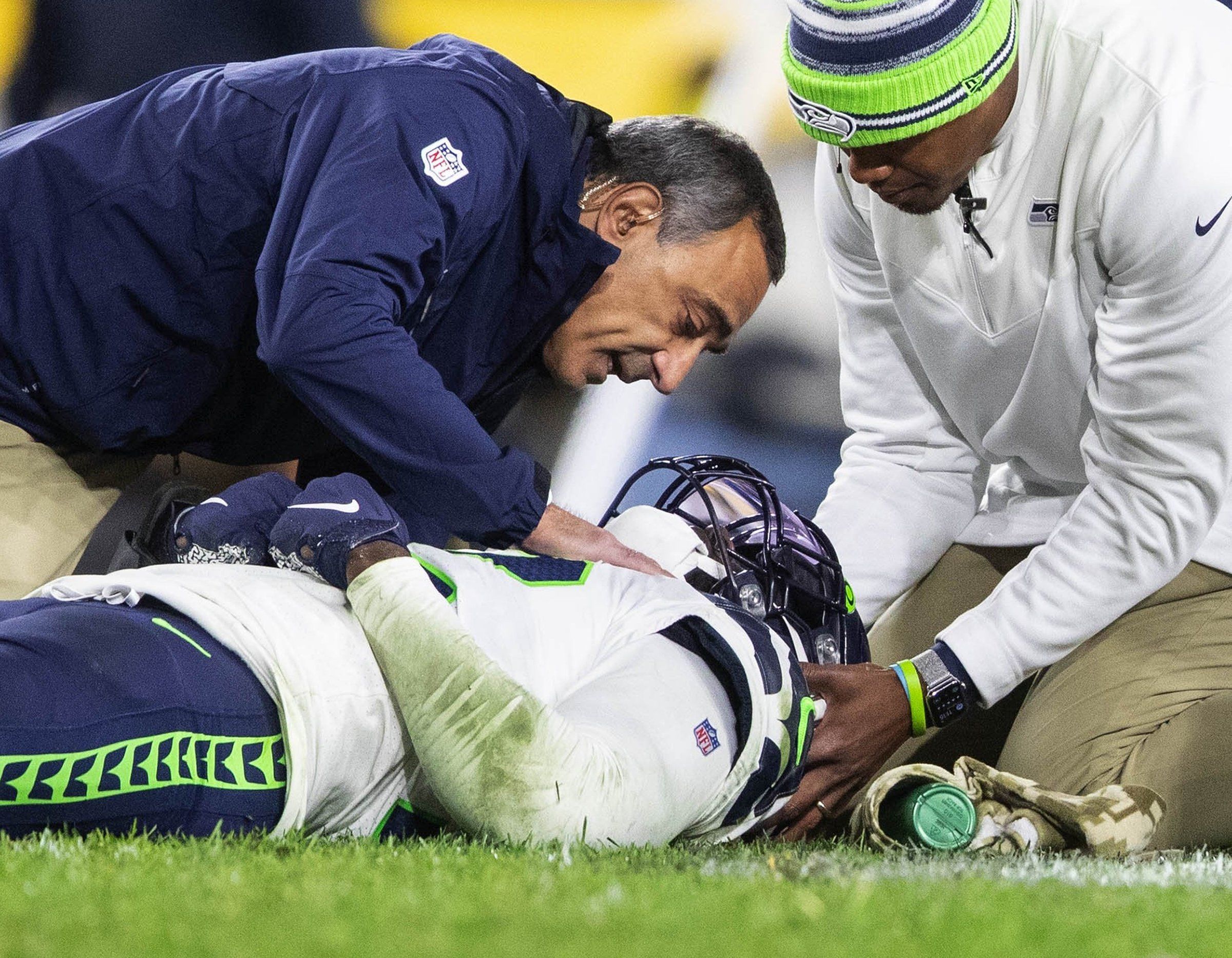 seattle seahawks injured player last night