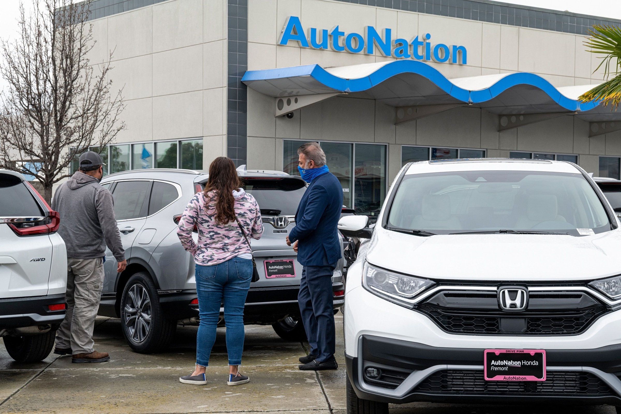 AutoNation gobbles up used cars to turn profit amid chip crisis