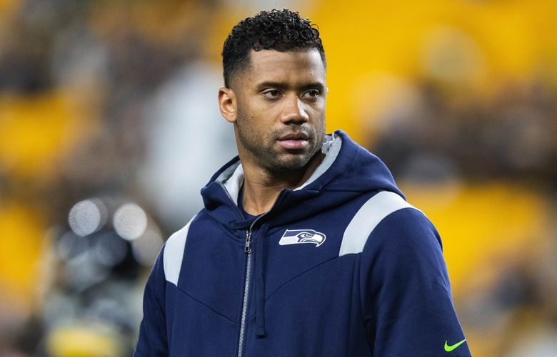 Russell Wilson is on the sideline for Sunday’s game with Pittsburgh.
.
The Seattle Seahawks played the Pittsburgh Steelers in Sunday Night Football, October 17, 2021 at Heinz Field in Pittsburgh, PA. 218532
