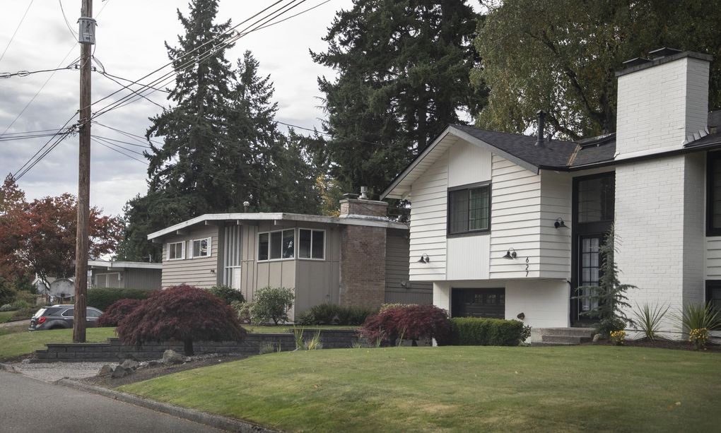 Midcentury homes dominate many neighborhoods just east of Crossroads mall in Bellevue. The Crossroads neighborhood has the highest percentage of foreign-born people in King County. (Steve Ringman / The Seattle Times)