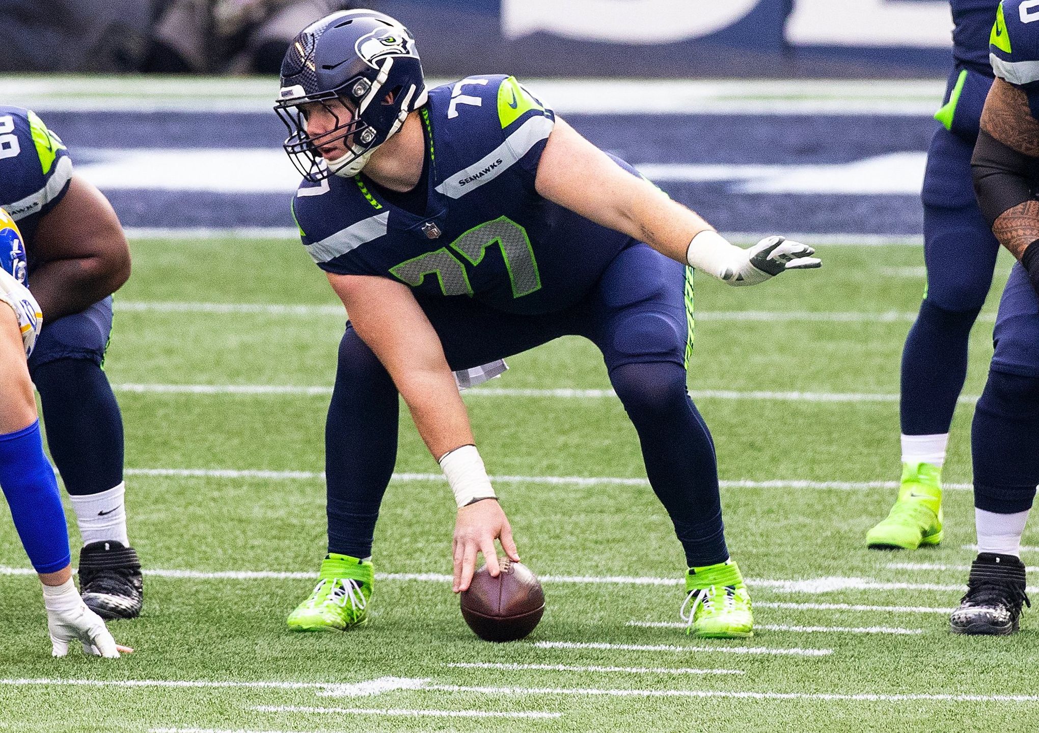 AP source: Seahawks expected to retain center Ethan Pocic