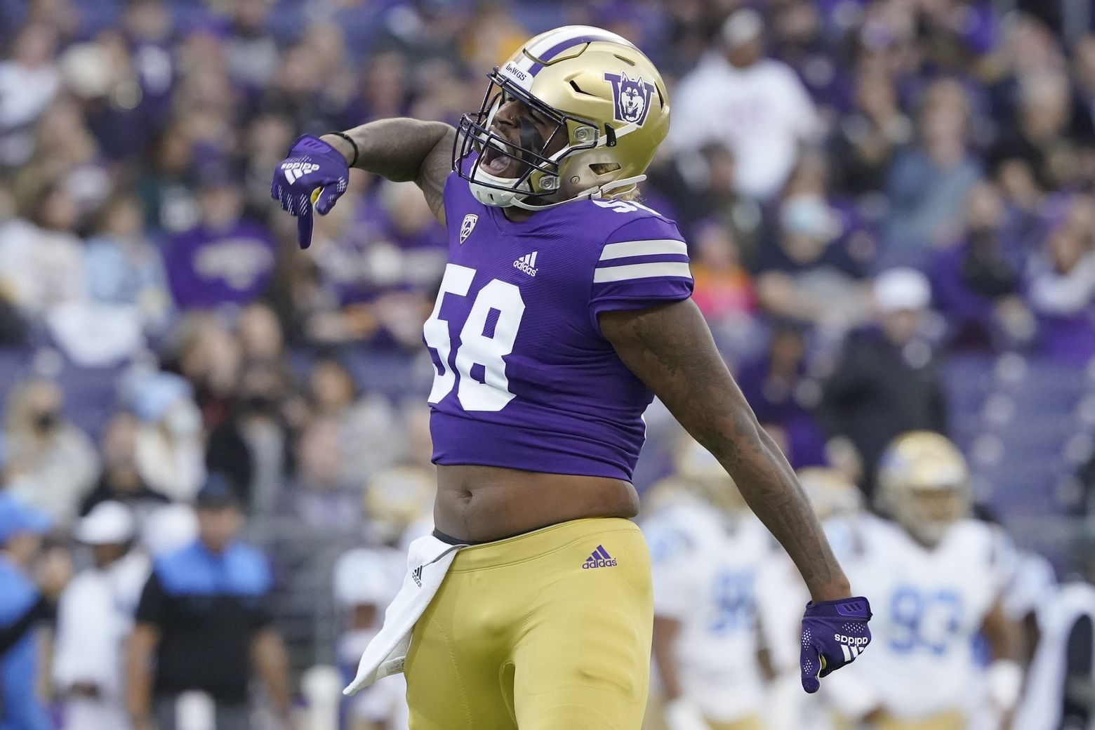How UW outside linebacker Zion Tupuola-Fetui went from toe-wiggling to quarterback-sacking in a six-month span | The Seattle Times