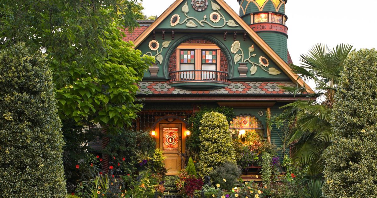 This meticulously planned and planted Queen Anne garden changes for the seasons in colorful echoes of a restored Victorian home