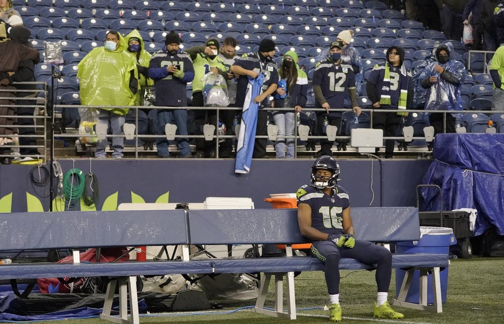 Seahawks fans clamor to buy remaining 2015 tickets