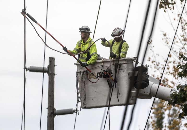 Seattle City Light Crews Responding to Outages Across Seattle Area -  Powerlines