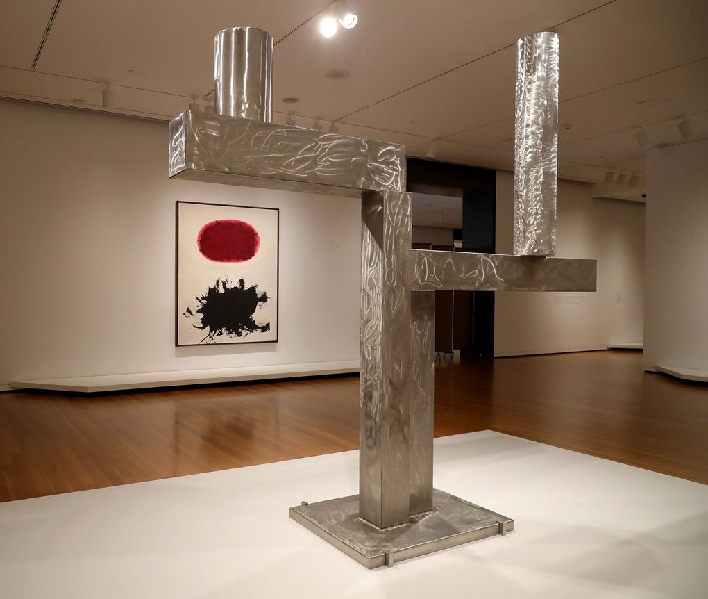 David Smith's 1965 stainless steel âCubi XXVâ contrasts with Adolph Gottlieb's 1959 âCrimson Spinning # 2â (on the back wall). Both works are part of SAM's