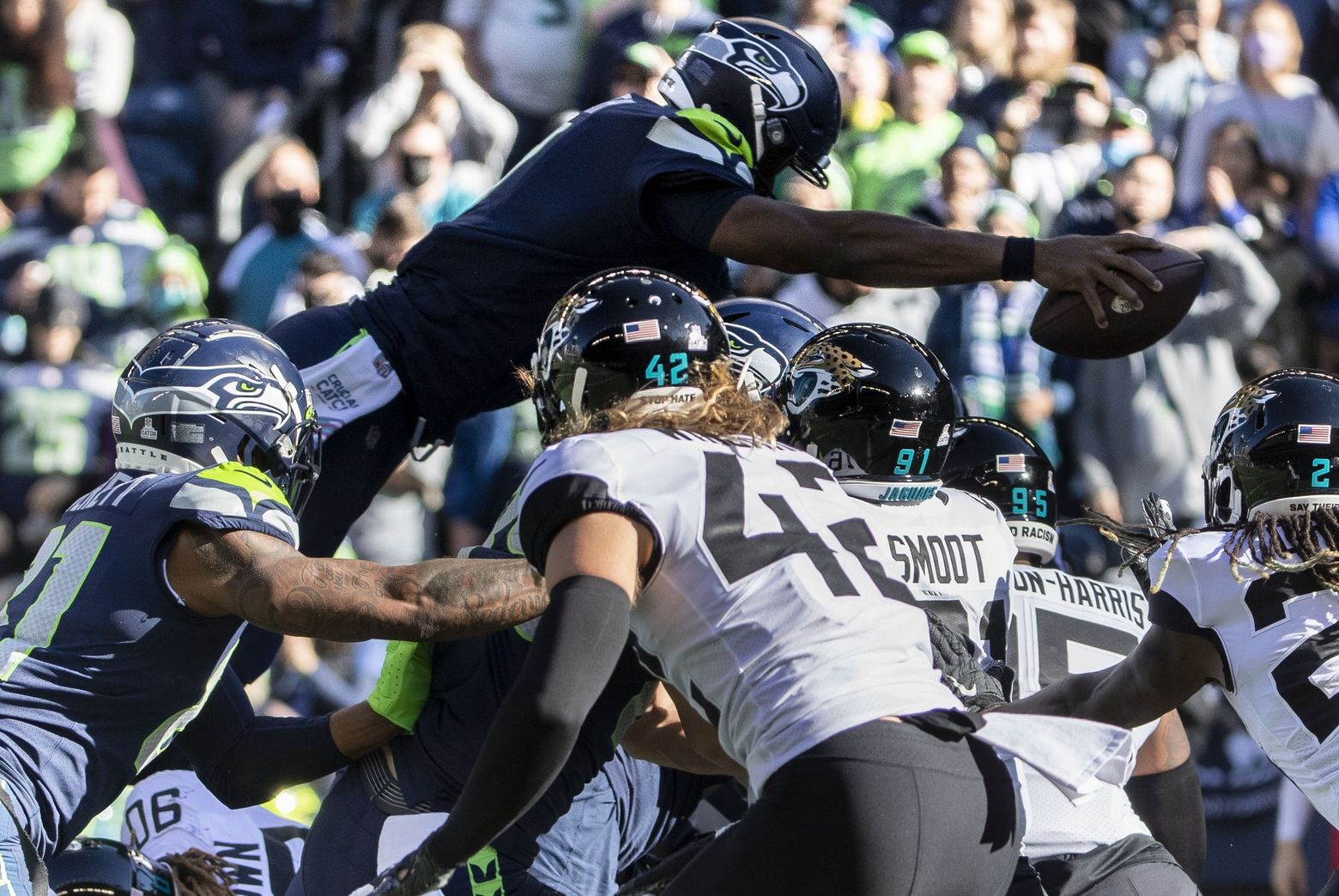 Geno Smith, questionable FG call spoil Russell Wilson's Seattle return