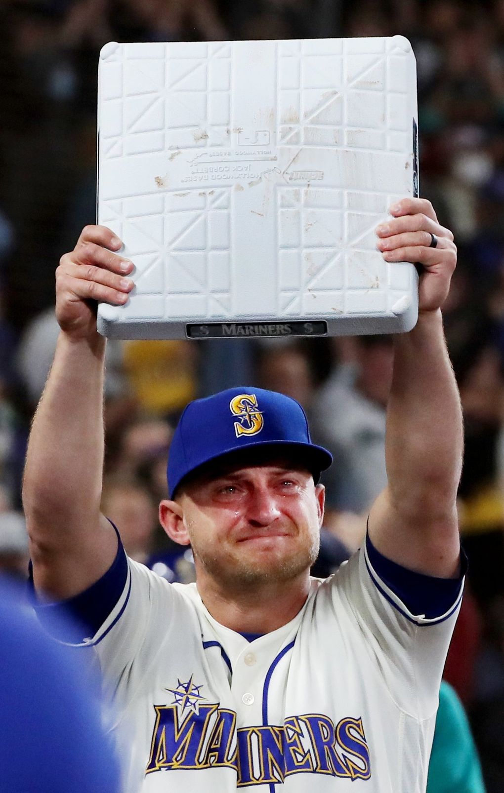 Mariners' playoff push comes up short in loss to Angels; Kyle Seager leaves  field to ovation from crowd