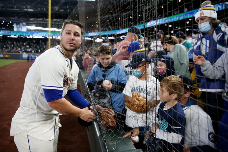 Kyle Seager receives ovation in Mariners' season finale