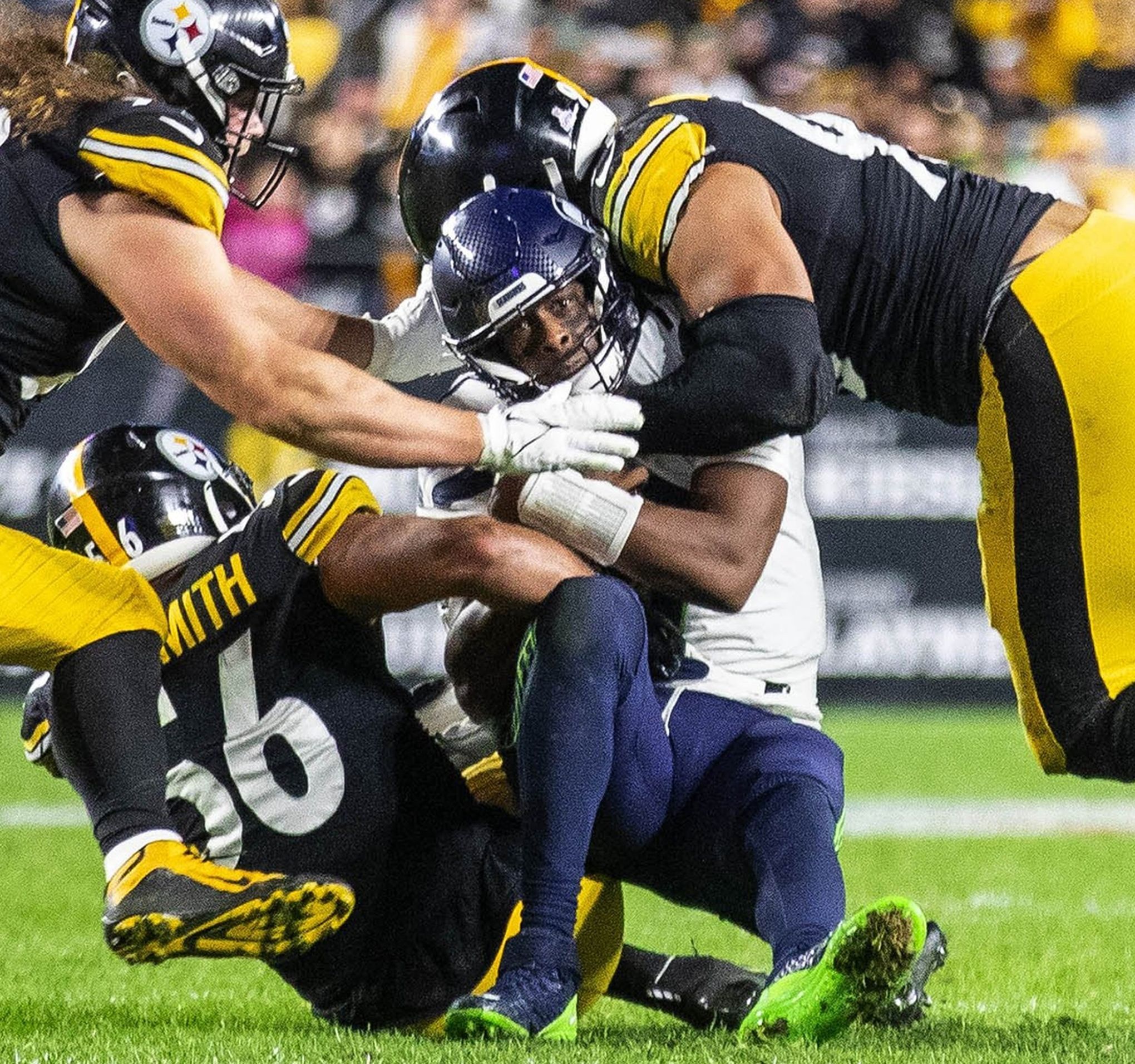 Smith's late miscue leads to Seahawks' loss against Steelers - The