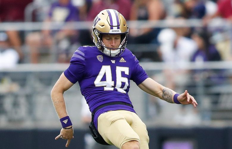 Husky Stadium – University of Washington Huskies vs. Montana Gizzlies – Pac-12 football 090421
Washington Huskies punter Race Porter lines up a punt during the second quarter against the Montana Grizzlies Saturday, Sept. 4, 2021, in Seattle, Wash. 218127