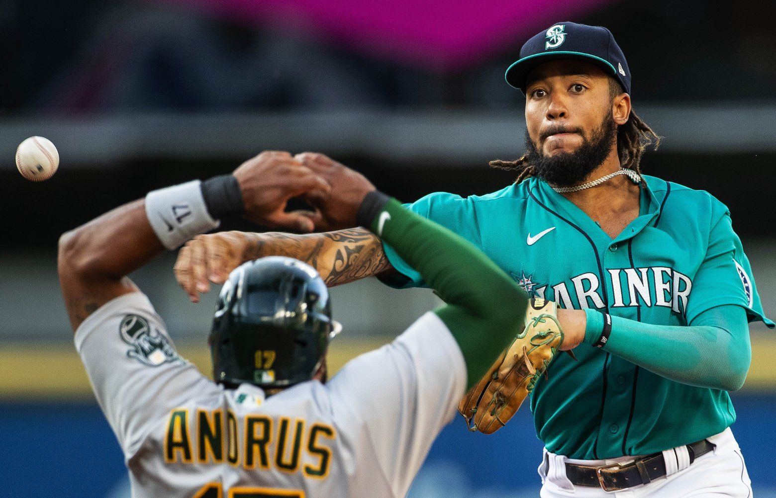 Mariners shortstop J.P. Crawford named a finalist for Rawlings