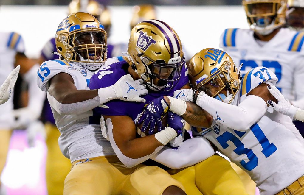 October 16, 2021: The Washington Huskies wore their throwback uniform  featuring the retro Huskies logo on the helmet during a game between the  UCLA Bruins and Washington Huskies at Husky Stadium in