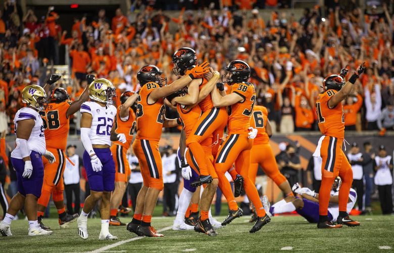 Oregon State celebrates its winning field goal over Washington.
.
The Washington Huskies played the Oregon State Beavers in Pac-12 Football Saturday, October 2, 2021 at Reser Stadium in Corvallis, OR. 218401