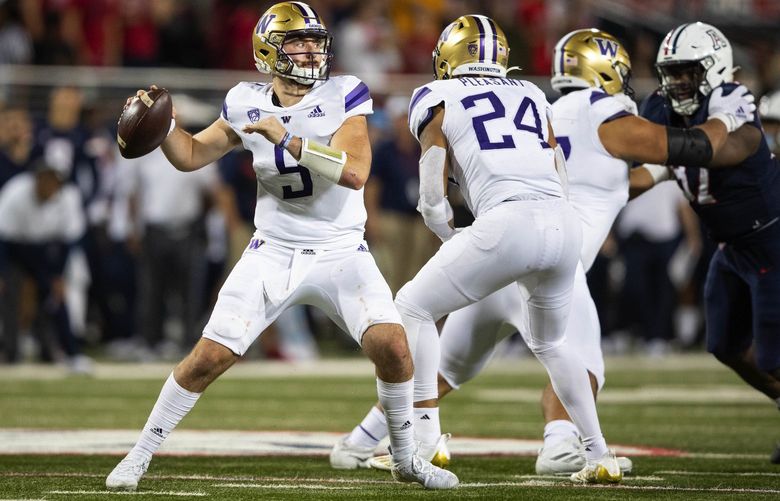 Dylan Morris throws a screen to Terrell Bynum that results in a 2-yard loss in the Huskies final series of the first half.

The University of Washington Huskies played the Arizona Wildcats in NCAA Football Friday, October 22, 2021 at Arizona Stadium in Tucson, AZ. 218588