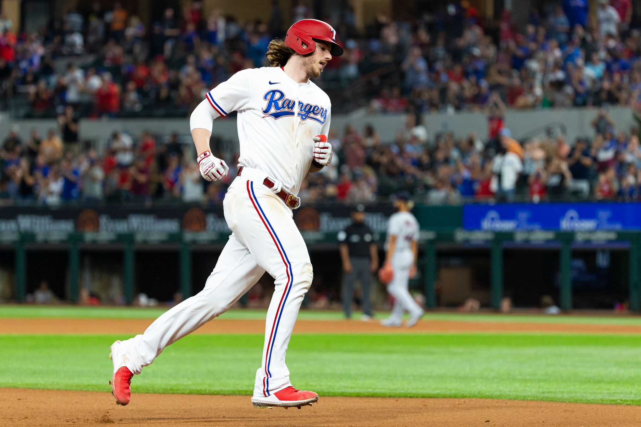 Jonah Heim Bounces Back, Hits 3-Run Home Run in Rangers Win