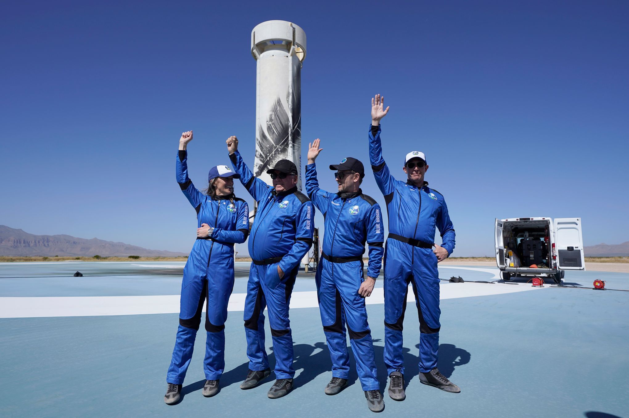 Blue Origin Mission William Shatner Star Treks Captain Kirk Becomes Oldest  Man To Go To Space