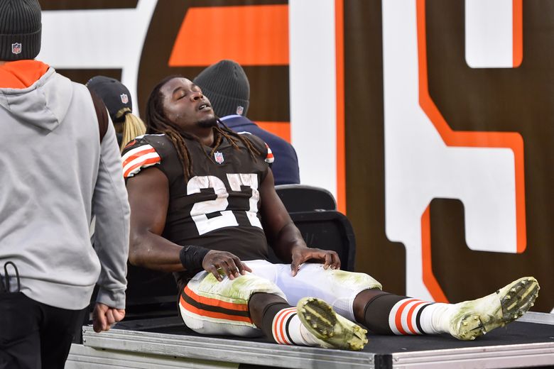 Browns RB Chubb carted off with potentially serious knee injury