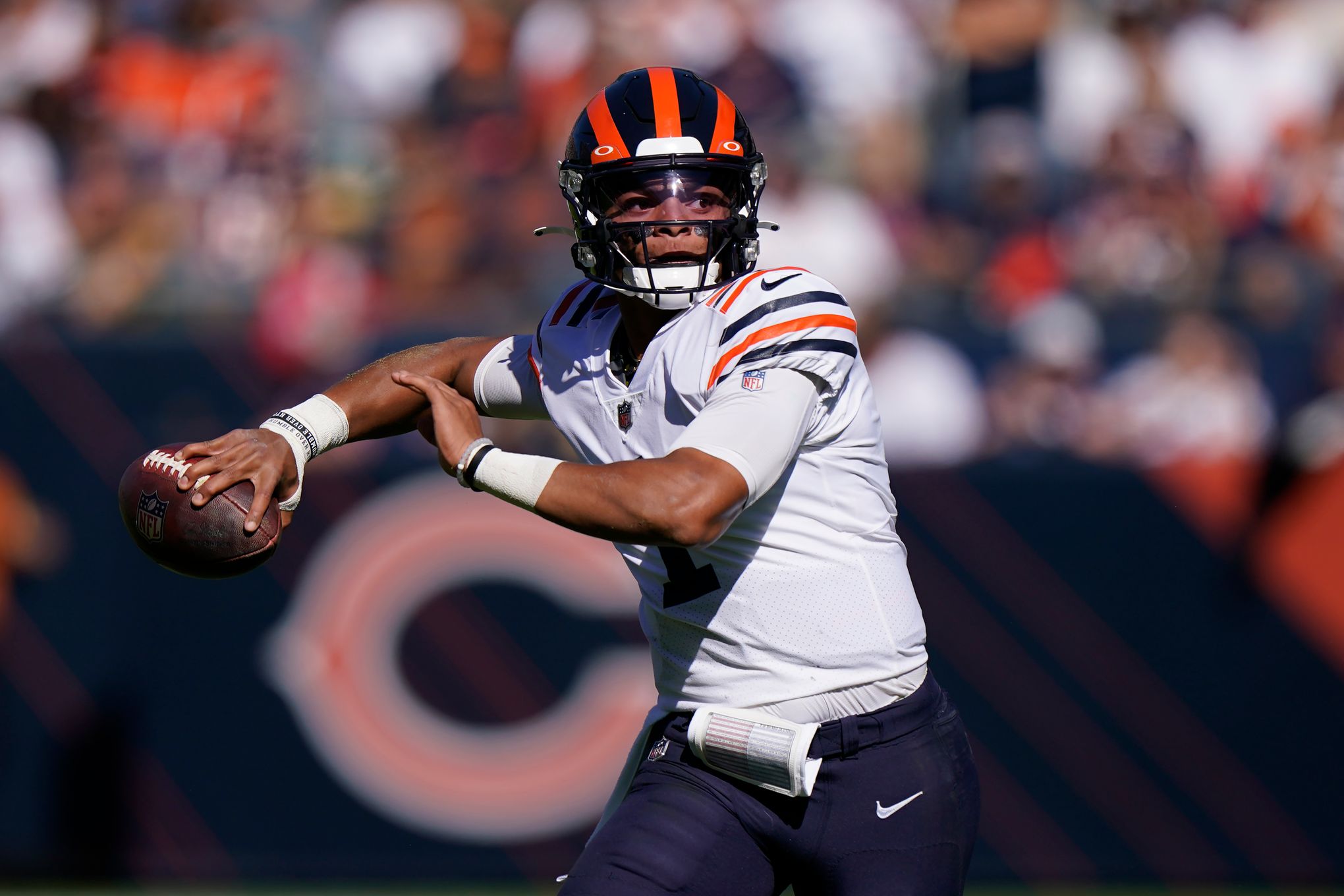 Justin Fields, Chicago Bears offense show signs of progress