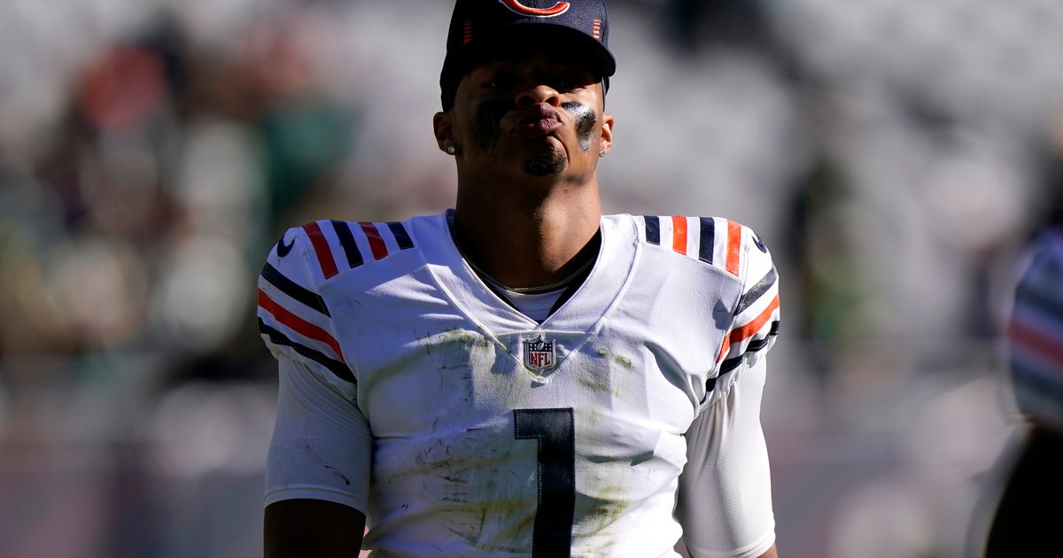 Bears’ Fields learning from facing league’s best QBs The Seattle Times