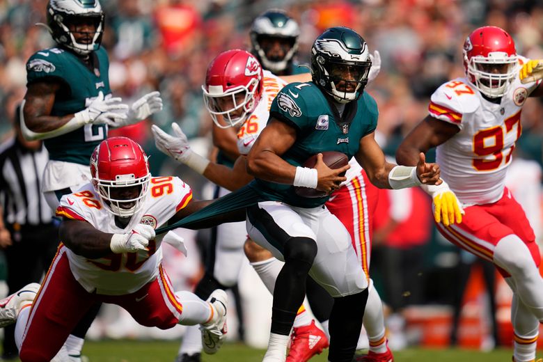 Philadelphia Eagles defensive tackle Marvin Wilson (73) walks off