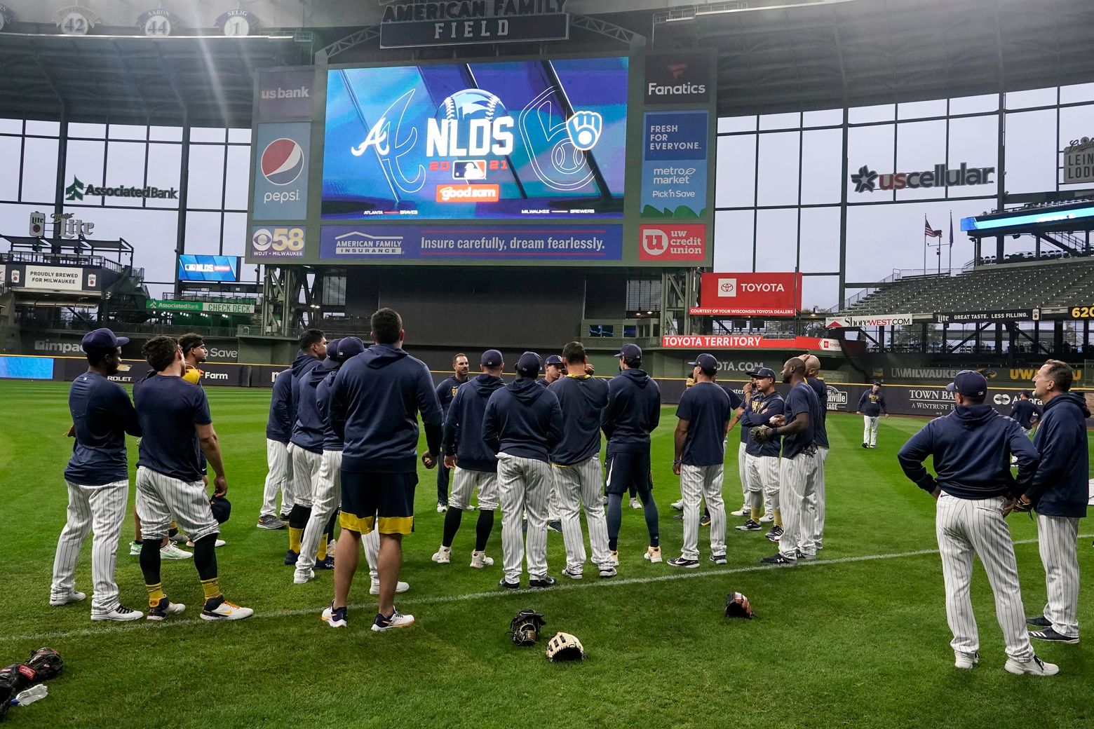 A capsule look at the Braves-Brewers playoff series