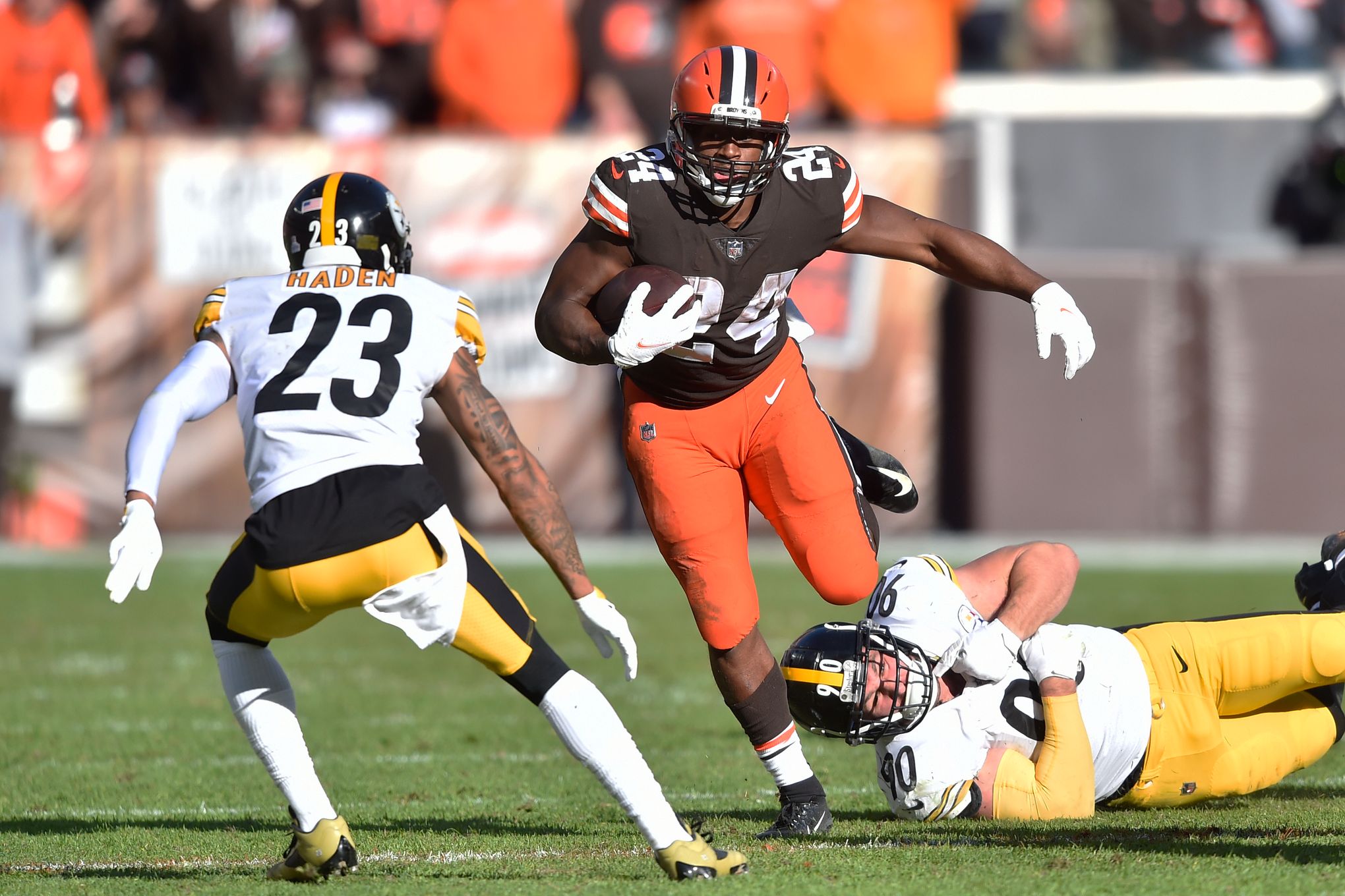 Browns place RB Kareem Hunt, LB Jeremiah Owusu-Koramoah on injured reserve  – The Denver Post