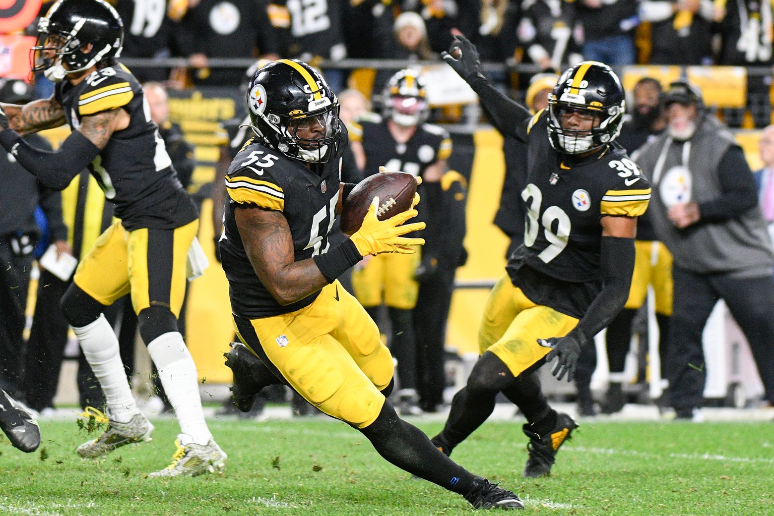 Pittsburgh Steelers linebacker Devin Bush (55) bowls over running