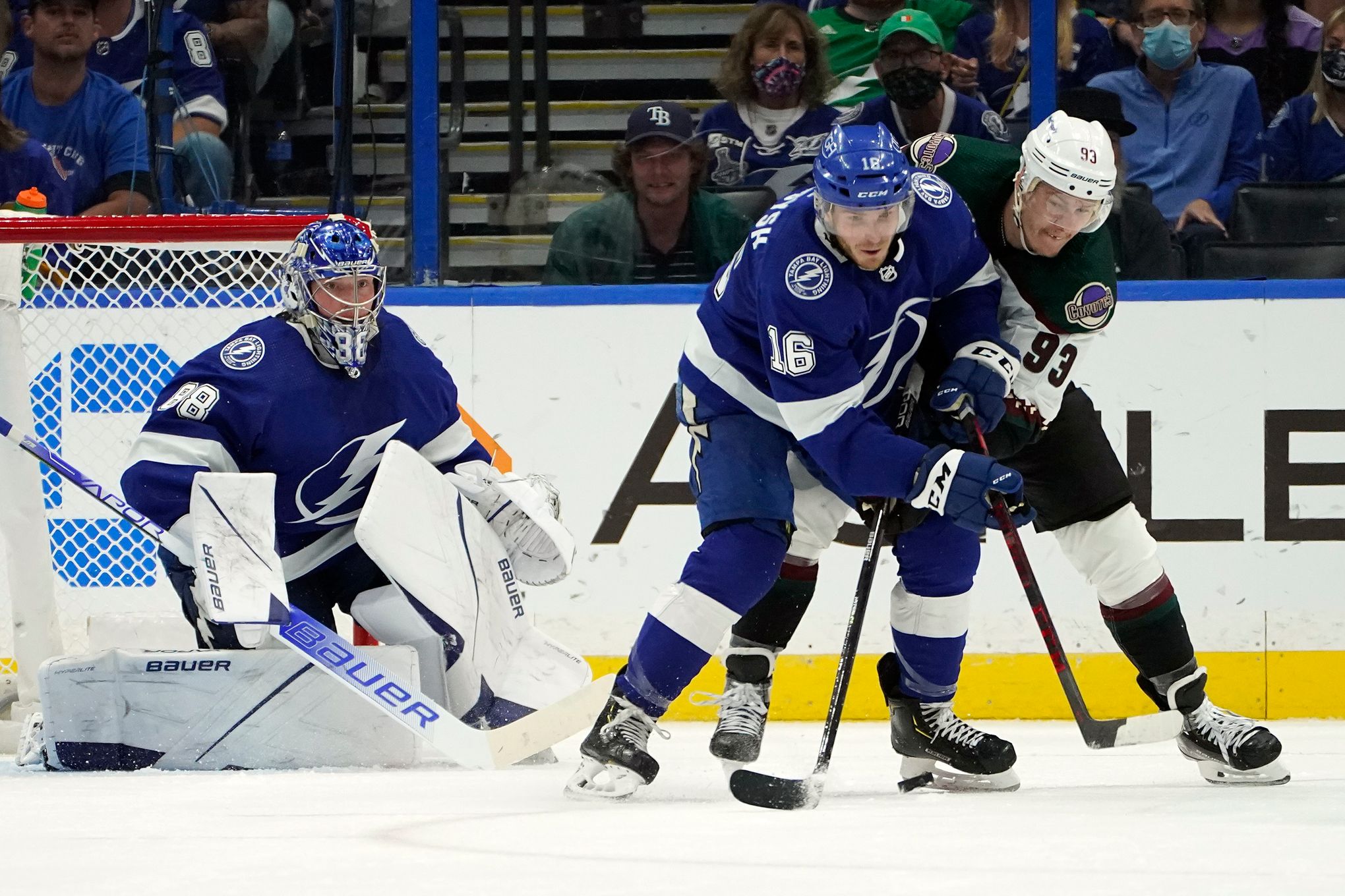 NHL: Stamkos leads Tampa Bay as it lights up former goalie in 6-1 win