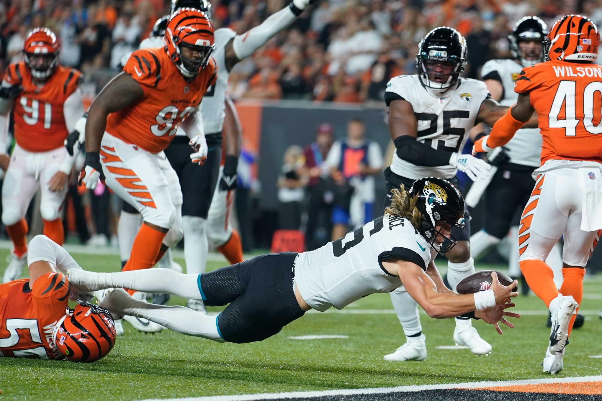 Burrow leads Bengals from 14-0 down to win over Jaguars