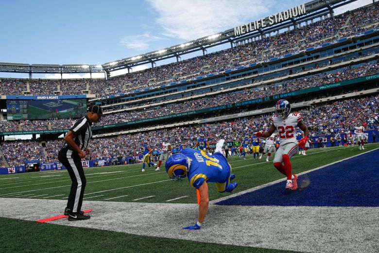 Stafford throws 4 TDs, D forces 4 TOs, Rams rout Giants