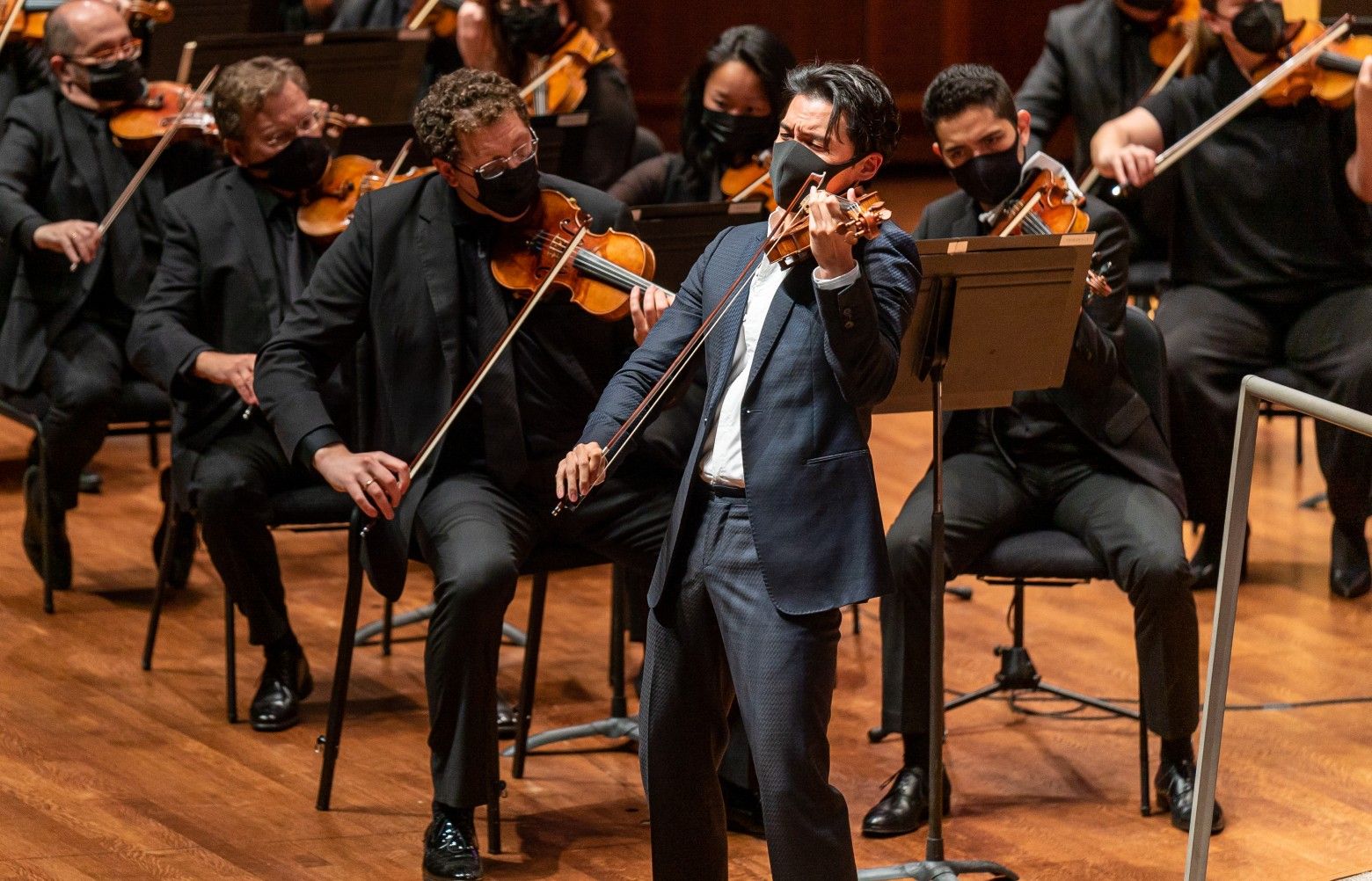 Watch what happens when star soloist Ray Chen's violin string