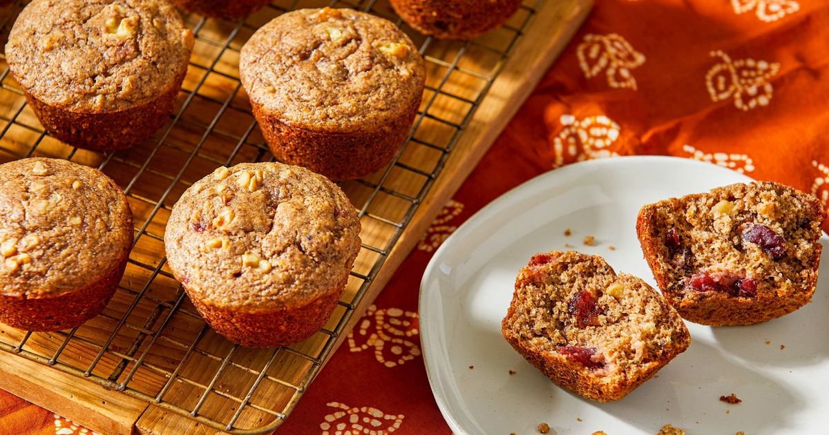 Muffin saus cranberry gandum utuh adalah cara cerdas untuk menggunakan sisa makanan Thanksgiving