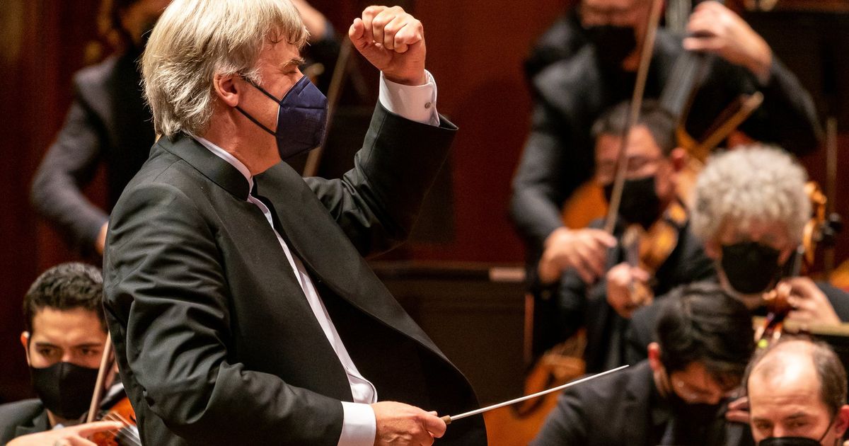 Review: After 20-month absence, Seattle Symphony music director back to conduct before a pumped-up crowd
