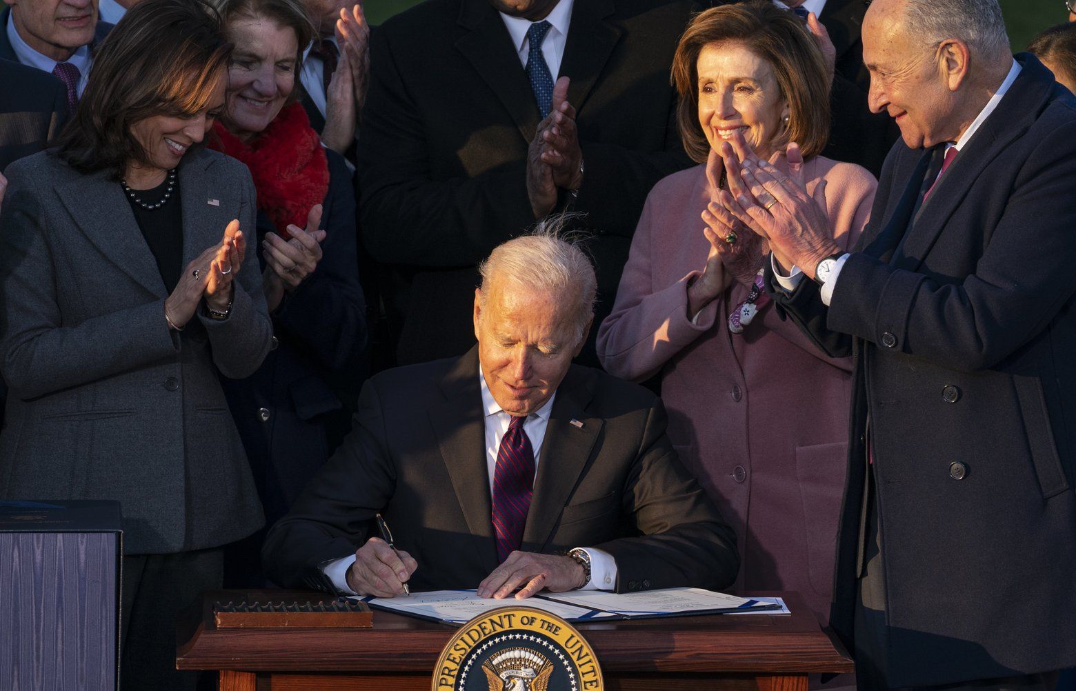 Biden Signs $1T Infrastructure Deal With Bipartisan Crowd | The Seattle ...