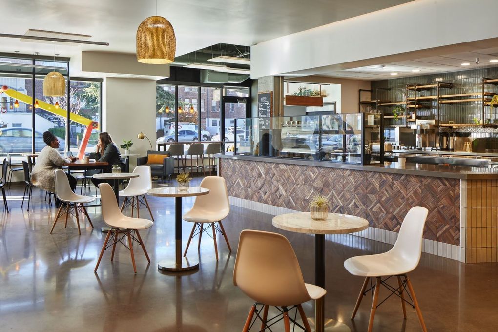 Kindred Kitchen Everett menawarkan pelatihan langsung dalam setiap aspek pekerjaan restoran untuk individu yang sebelumnya tidak memiliki rumah dan berpenghasilan rendah. (Courtesy of Kindred Kitchen)