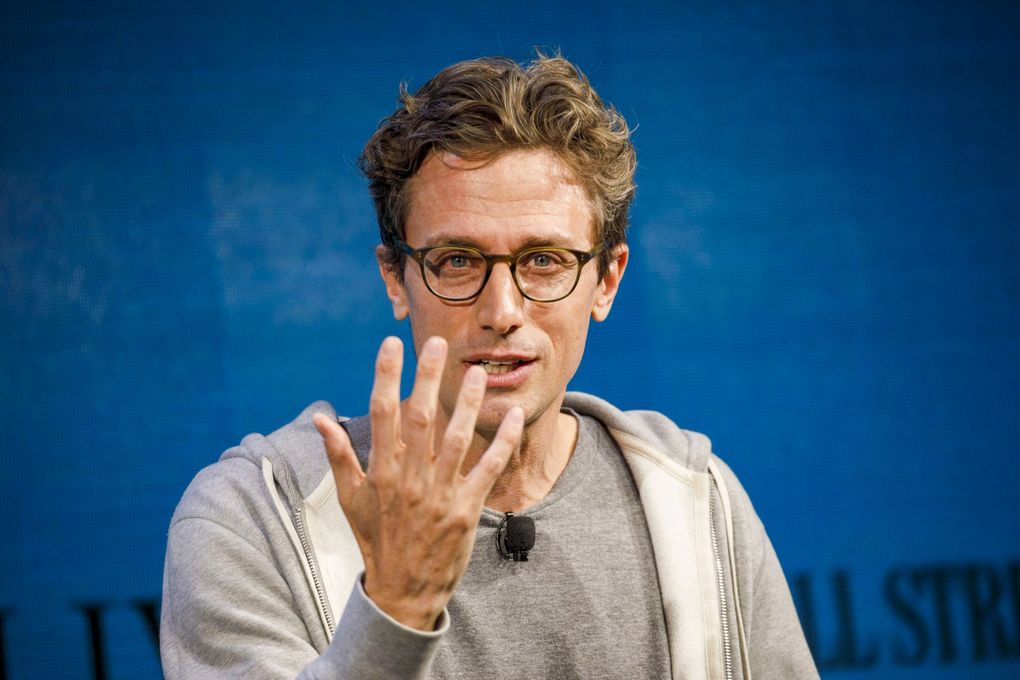 Jonah Peretti, pendiri dan CEO BuzzFeed, berbicara selama konferensi teknologi global Wall Street Journal D.Live 2017 di Laguna Beach, California. (Patrick T. Fallon / Bloomberg)
