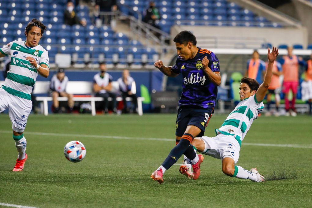 Seattle Sounders FC forward Raul Ruidiaz defeats Santos Laguna's defense for the game-winning goal in stoppage time during the second half on September 14, 2021, in Seattle.  218207 (Jennifer Buchanan / The Seattle Times)