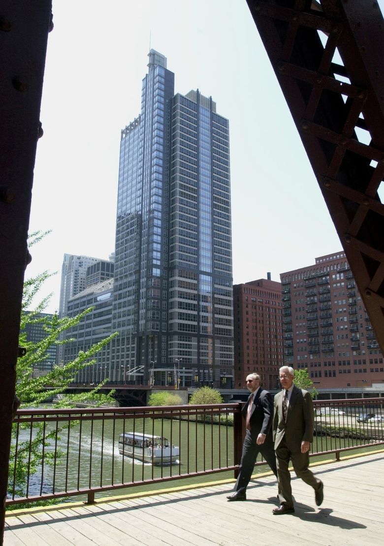 On May 10, 2001, the day Boeing announced it would move its corporate offices to Chicago, the company’s future office building was photographed. Boeing soon moved into the 100 North Riverside Building. (Phil Velasquez / KRT, 2001)