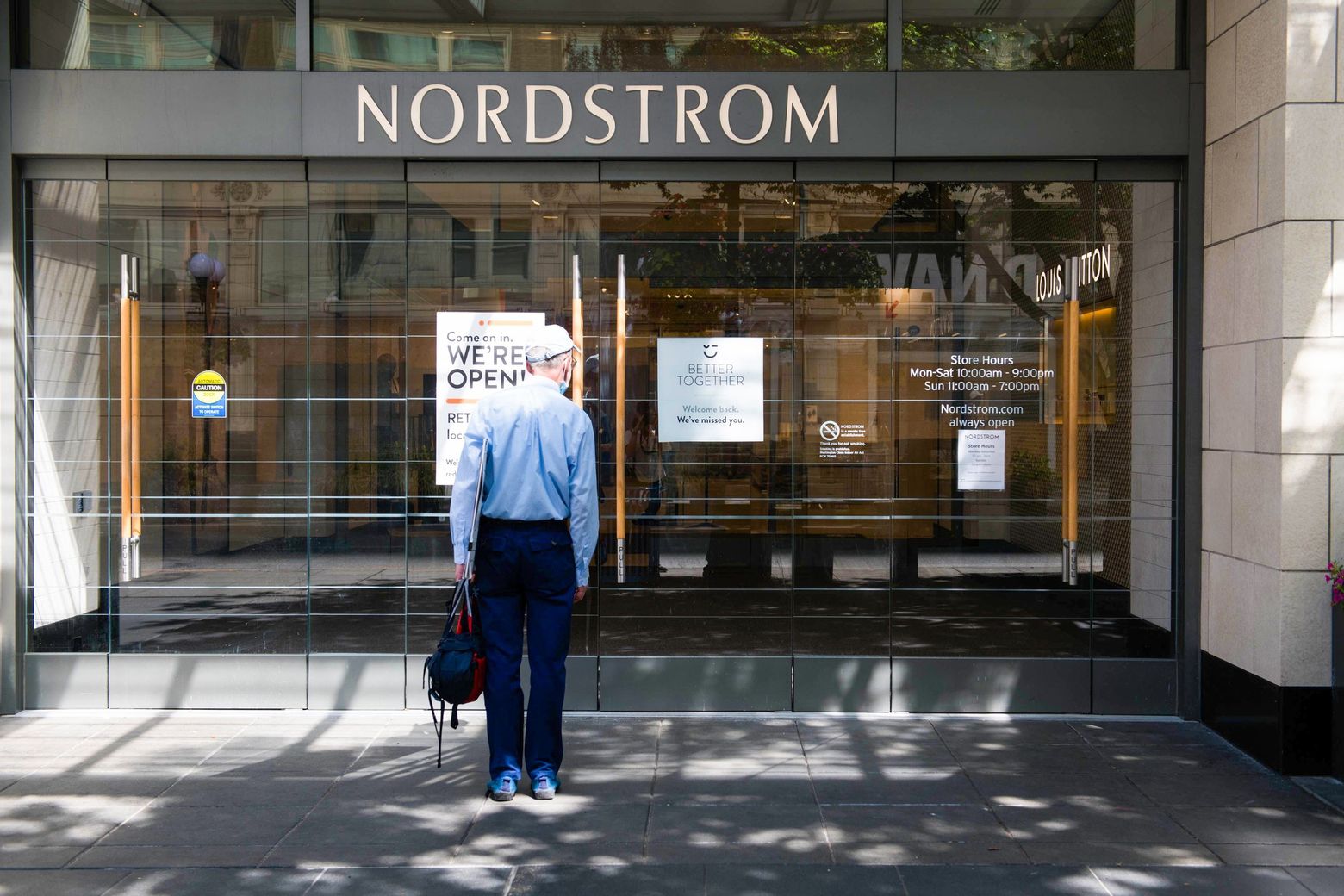 lige ud Ansvarlige person Gymnast Nordstrom shares plunge as labor costs, inventory issues hit sales | The  Seattle Times