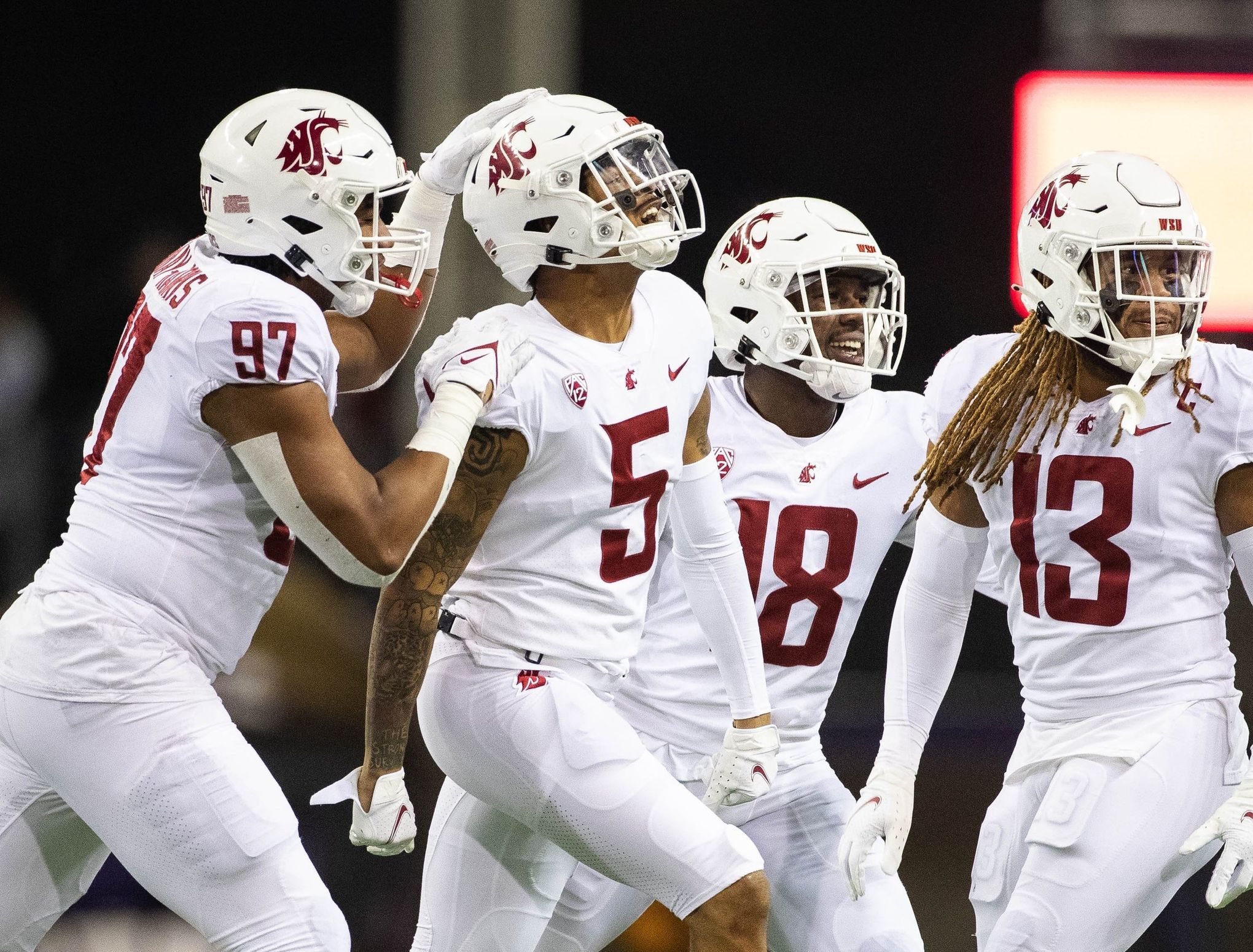 Jayden de Laura, Max Borghi shine as Washington State demolishes Washington  in 40-13 Apple Cup victory