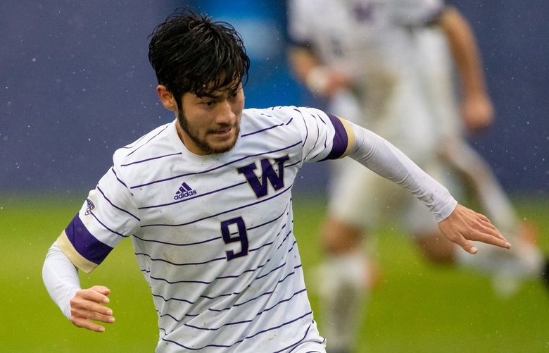 Washington forward Dylan Teves dribbles as the University of Washington men’s soccer team plays Indiana in the round of 16 in the NCAA tournament November 27, 2021.